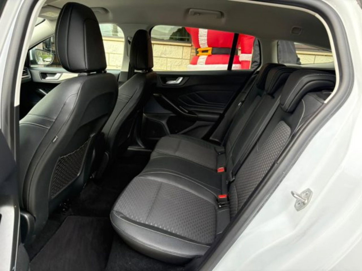 Ford Focus Station Wagon 2.0 EcoBlue 150 CV automatico SW ST-Line (8)