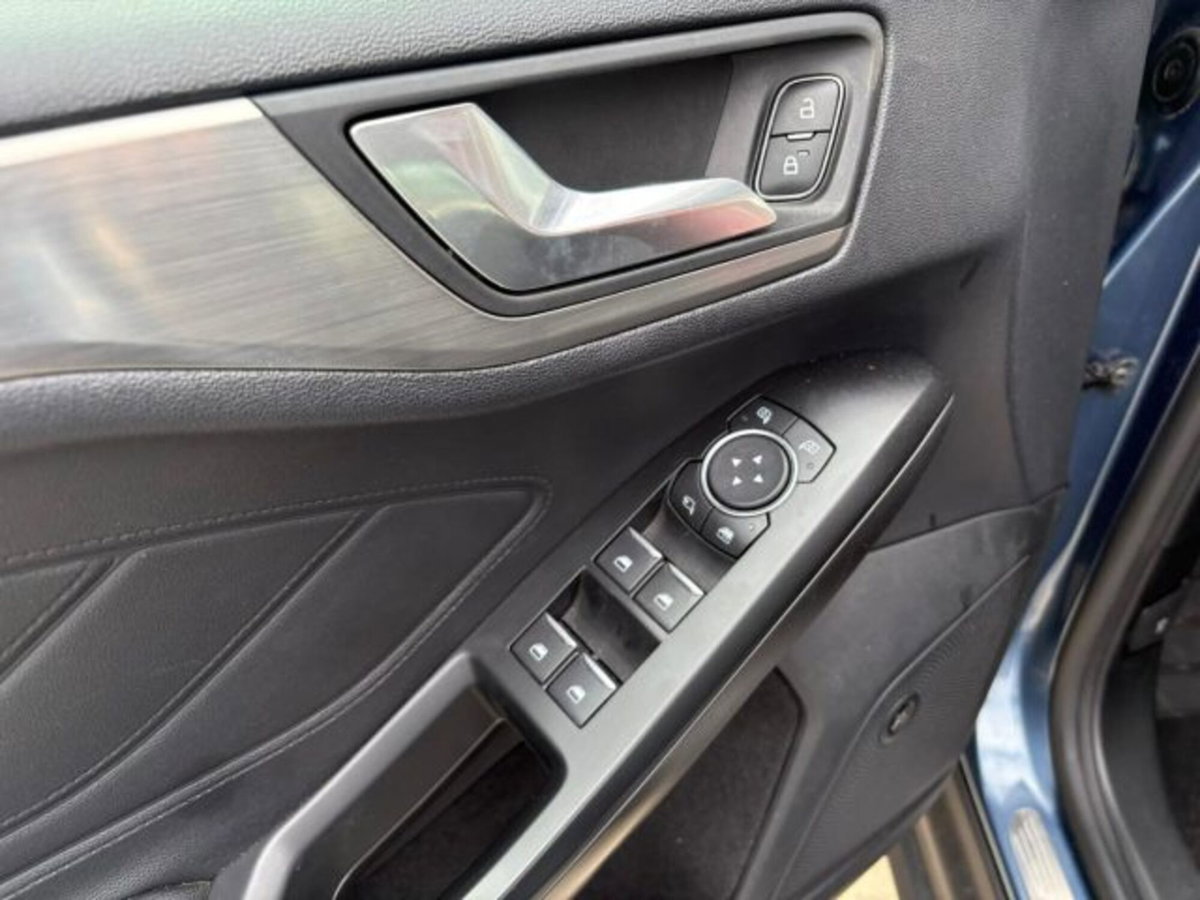 Ford Focus Station Wagon 2.0 EcoBlue 150 CV automatico SW ST-Line (16)