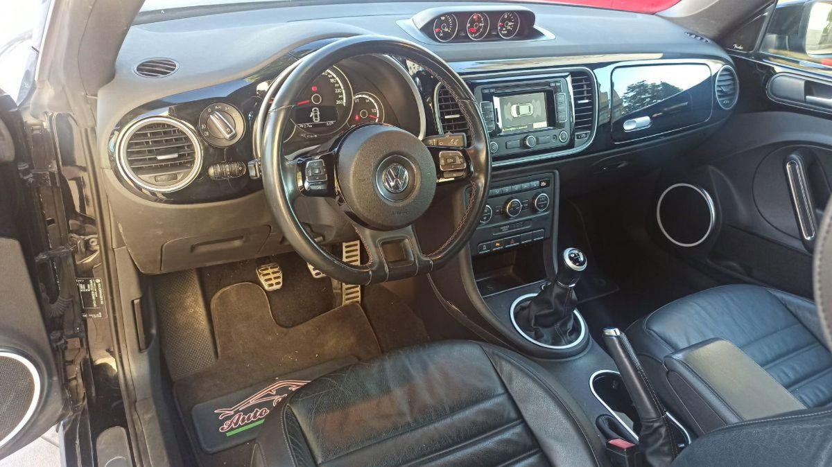 Volkswagen New Beetle Cabrio TDI 105CV (12)