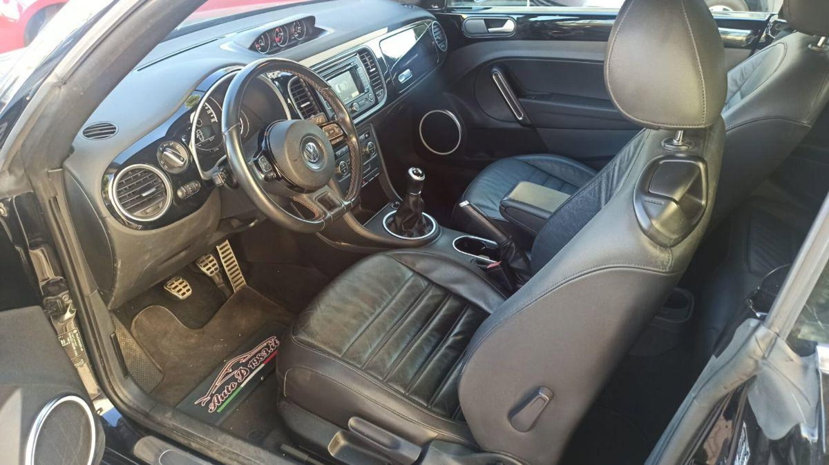 Volkswagen New Beetle Cabrio TDI 105CV (13)