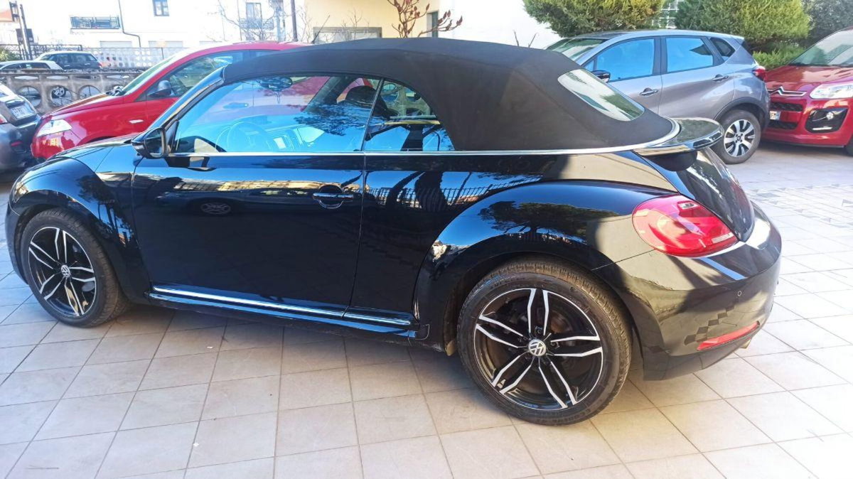 Volkswagen New Beetle Cabrio TDI 105CV (14)
