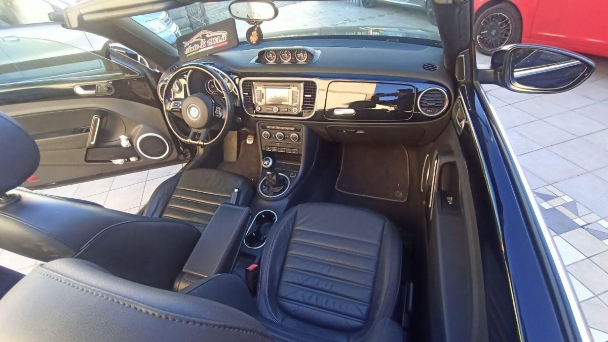 Volkswagen New Beetle Cabrio TDI 105CV (5)