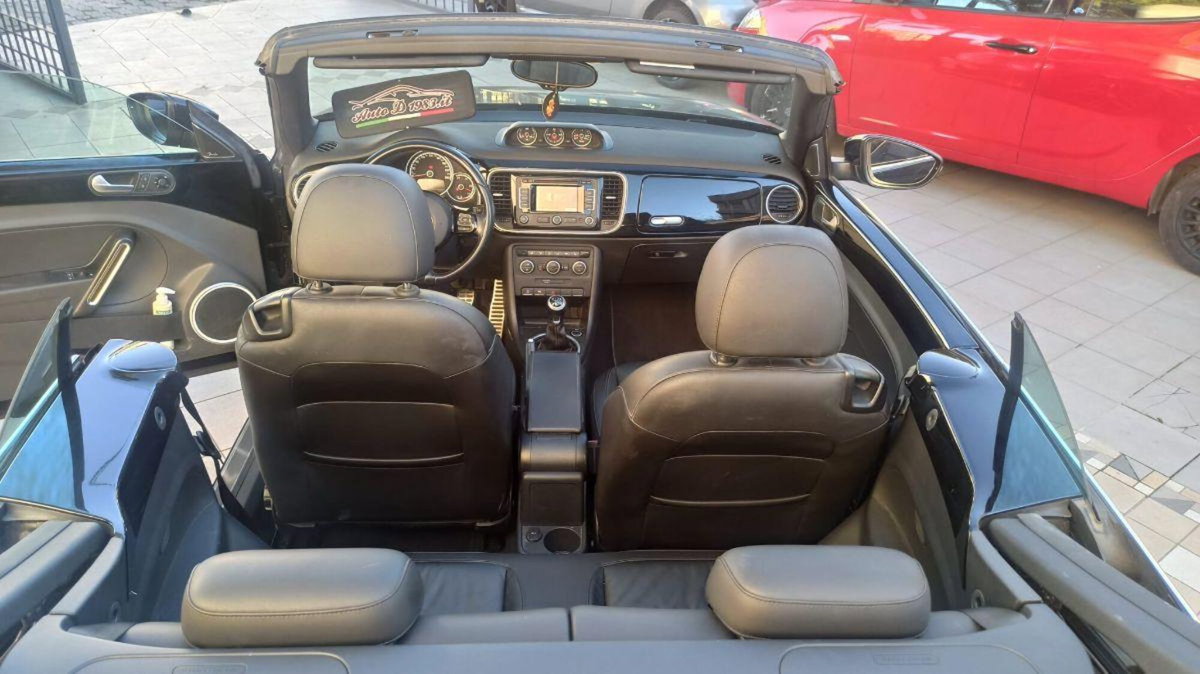 Volkswagen New Beetle Cabrio TDI 105CV (7)