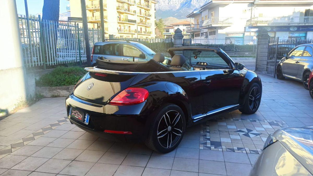 Volkswagen New Beetle Cabrio TDI 105CV (8)