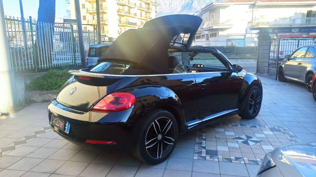 Volkswagen New Beetle Cabrio TDI 105CV (9)