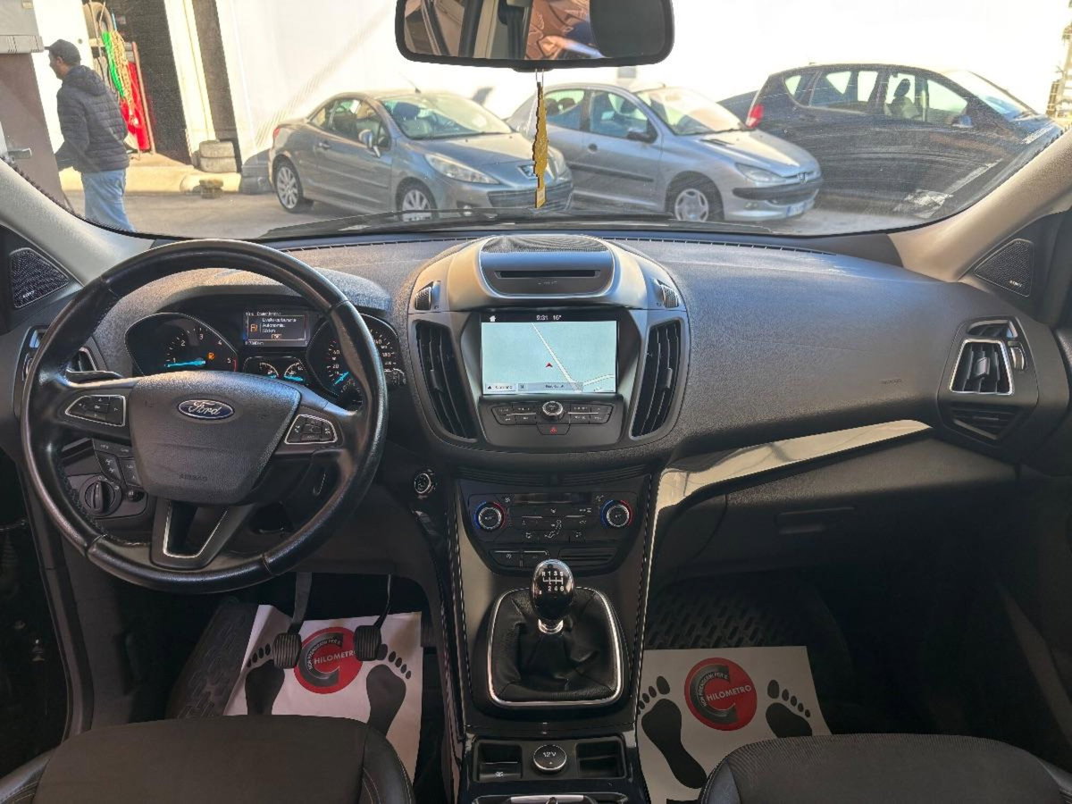 Ford Kuga 1.5 TDCI 120 CV S&S 2WD ST-Line (10)