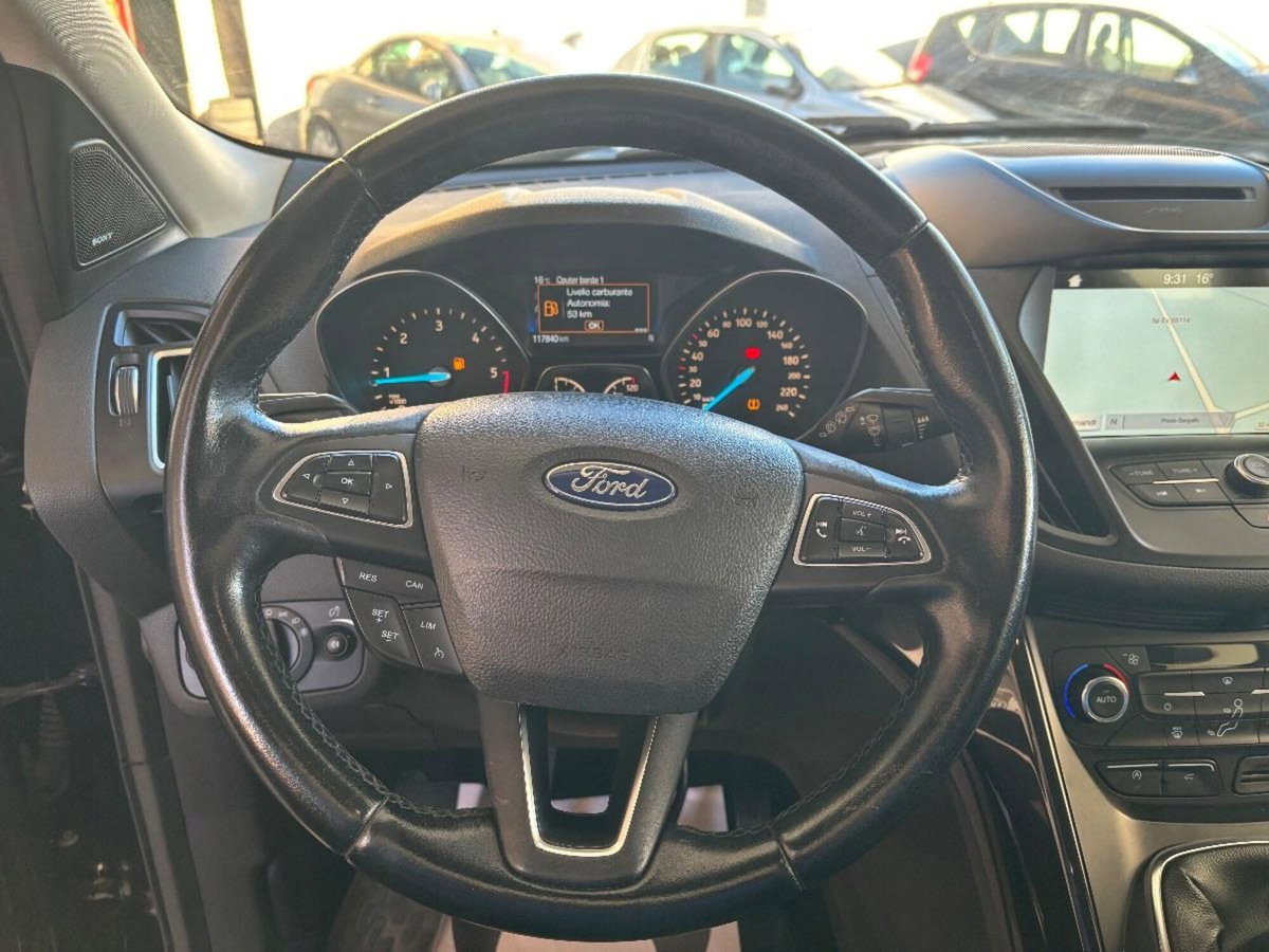 Ford Kuga 1.5 TDCI 120 CV S&S 2WD ST-Line (11)