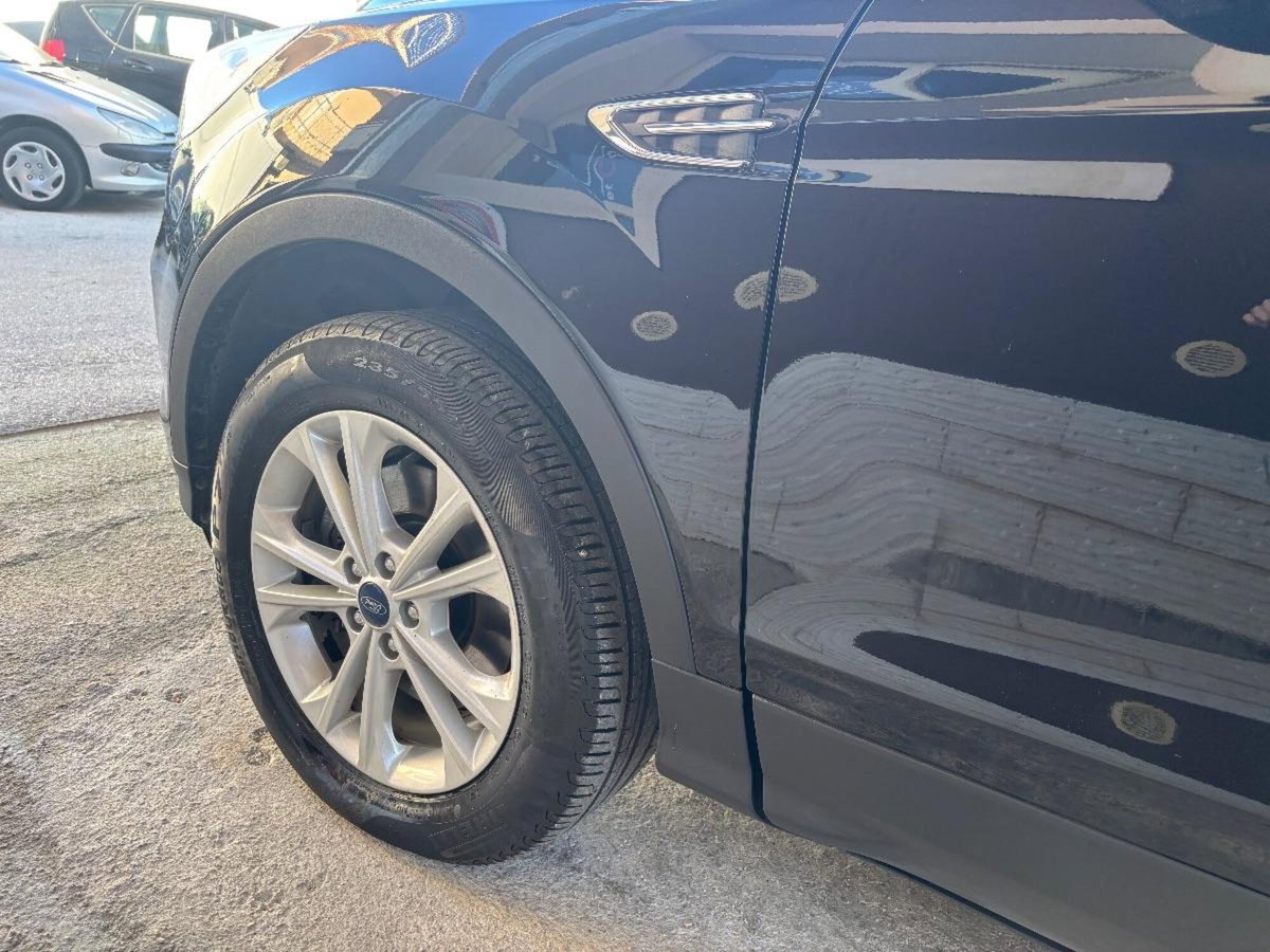 Ford Kuga 1.5 TDCI 120 CV S&S 2WD ST-Line (15)