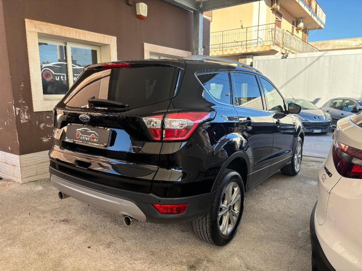 Ford Kuga 1.5 TDCI 120 CV S&S 2WD ST-Line (5)