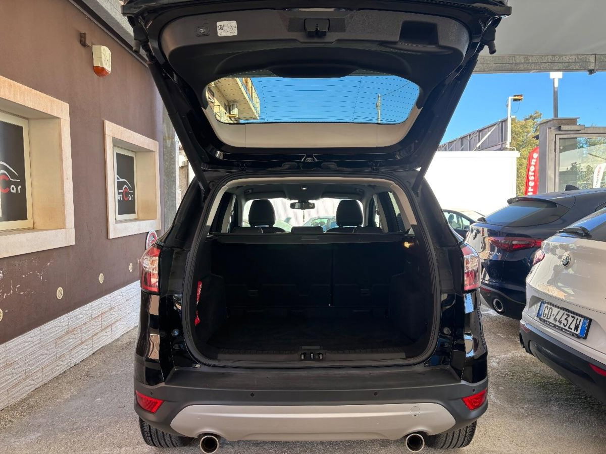 Ford Kuga 1.5 TDCI 120 CV S&S 2WD ST-Line (7)