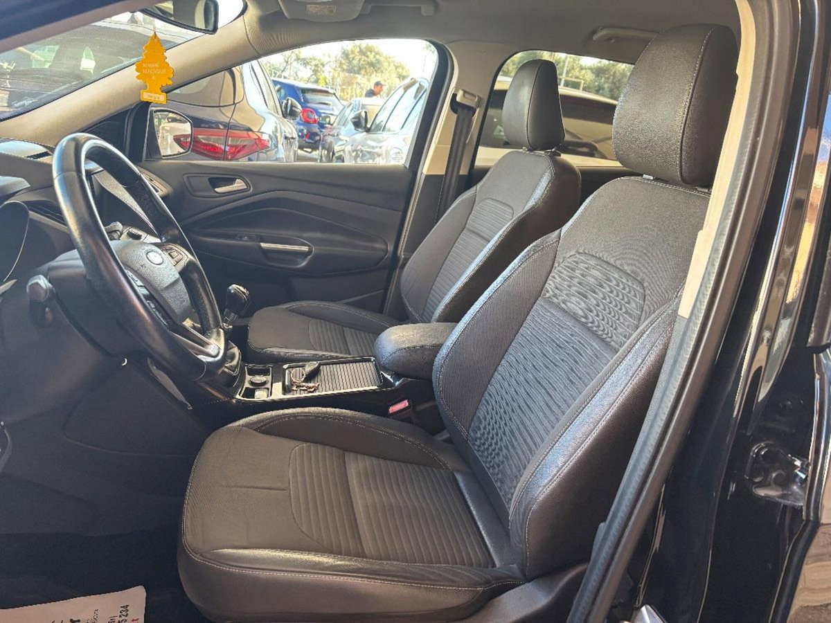 Ford Kuga 1.5 TDCI 120 CV S&S 2WD ST-Line (8)