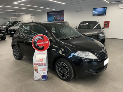 Lancia Ypsilon 1.0 FireFly 5 porte S&S Hybrid Ecochic Silver usata