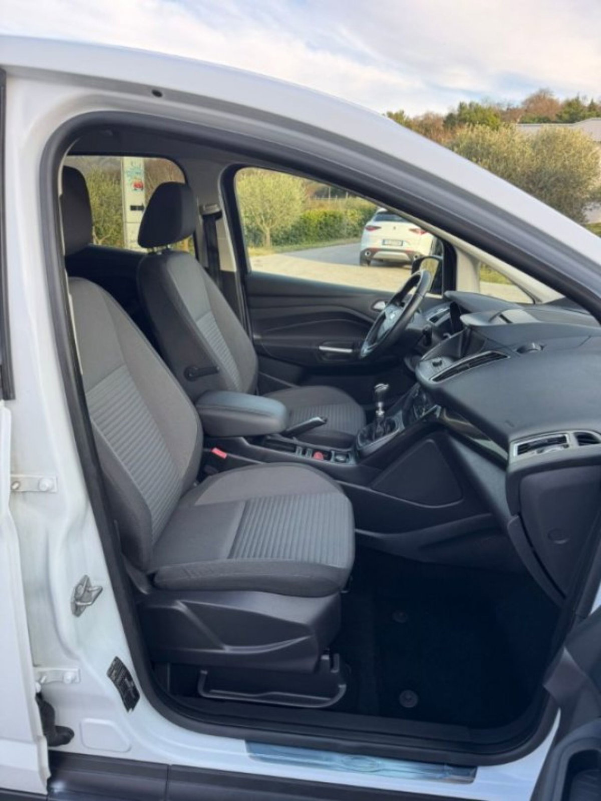 Ford C-Max 1.5 TDCi 95CV Start&Stop Titanium (12)