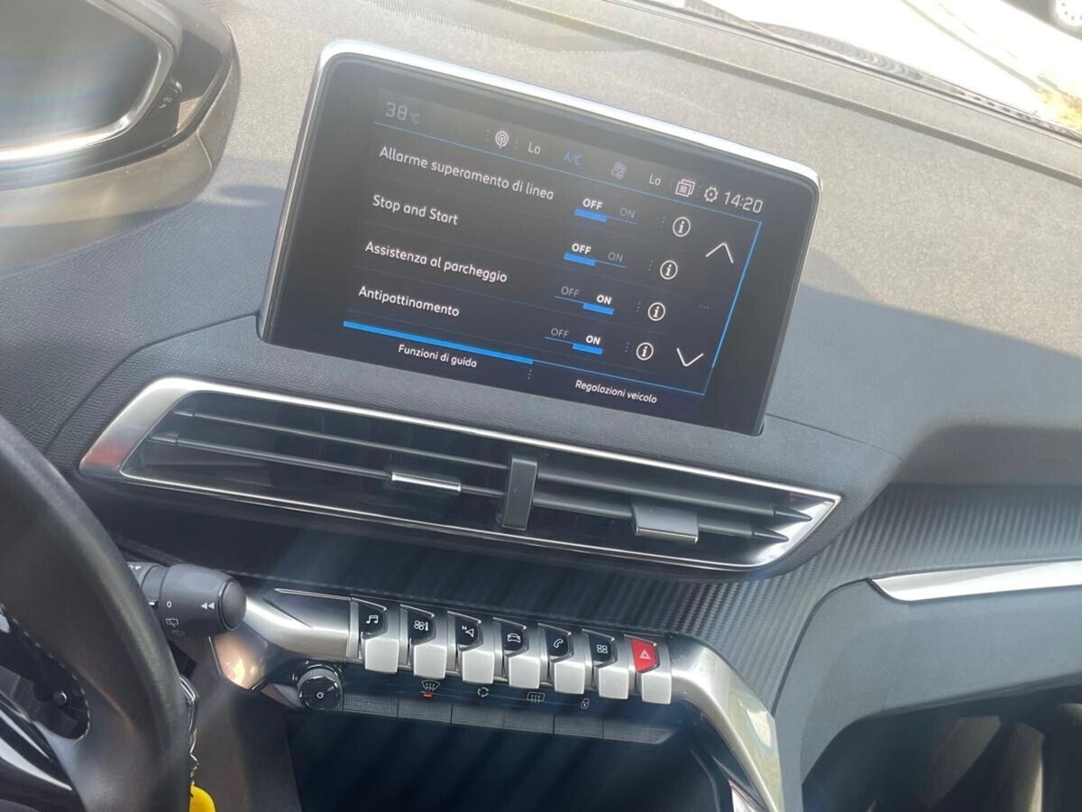 Peugeot 3008 BlueHDi 130 S&S EAT8 GT Line (12)
