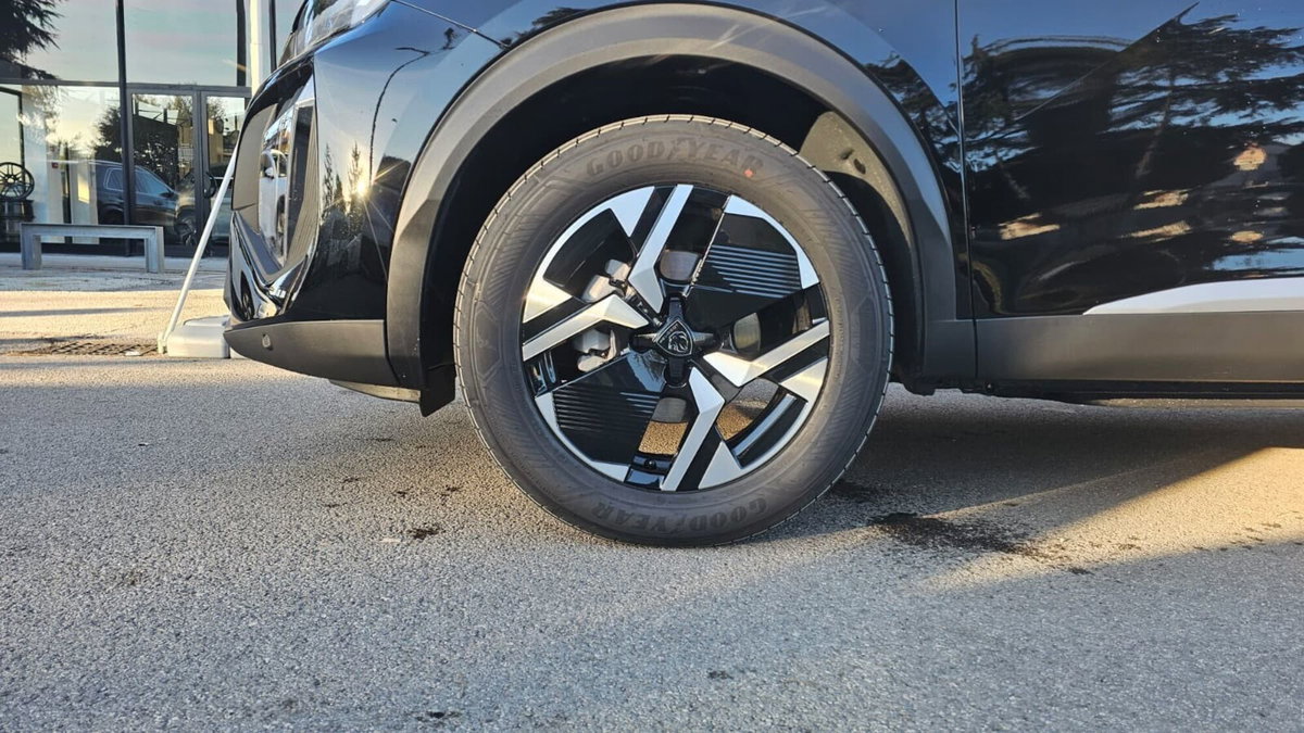 Peugeot 2008 1.2 puretech Active s&s 100cv (3)