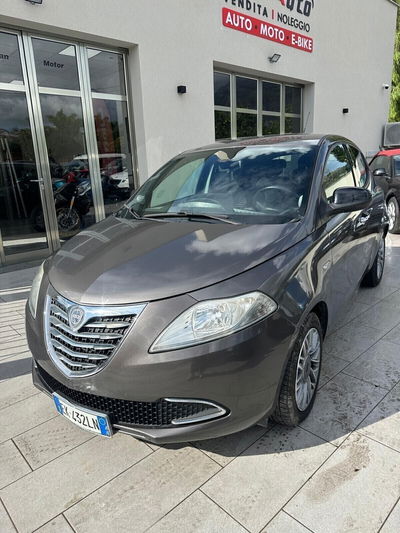 Lancia Ypsilon 1.3 MJT 16V 95 CV 5 porte S&S Silver usata
