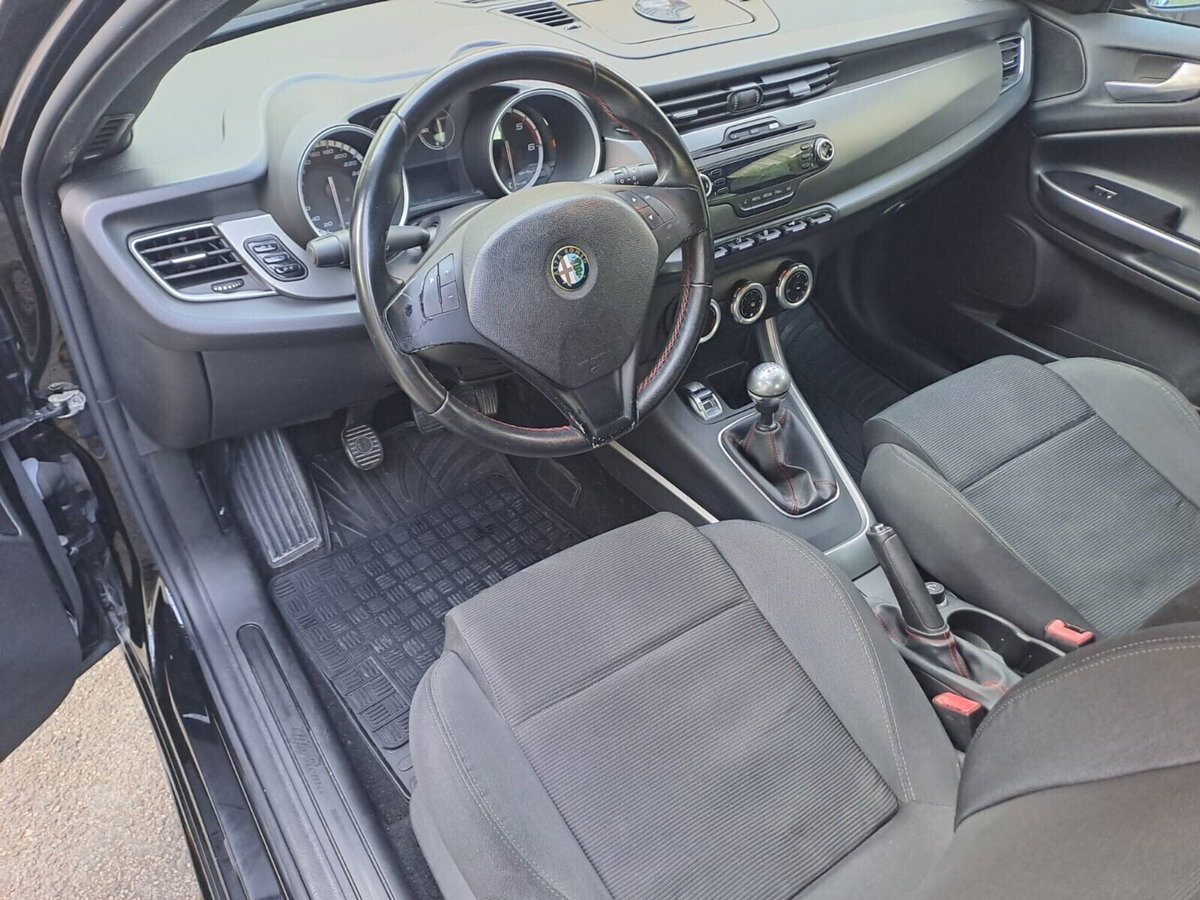 Alfa Romeo Giulietta 1.6 JTDm-2 Distinctive (11)