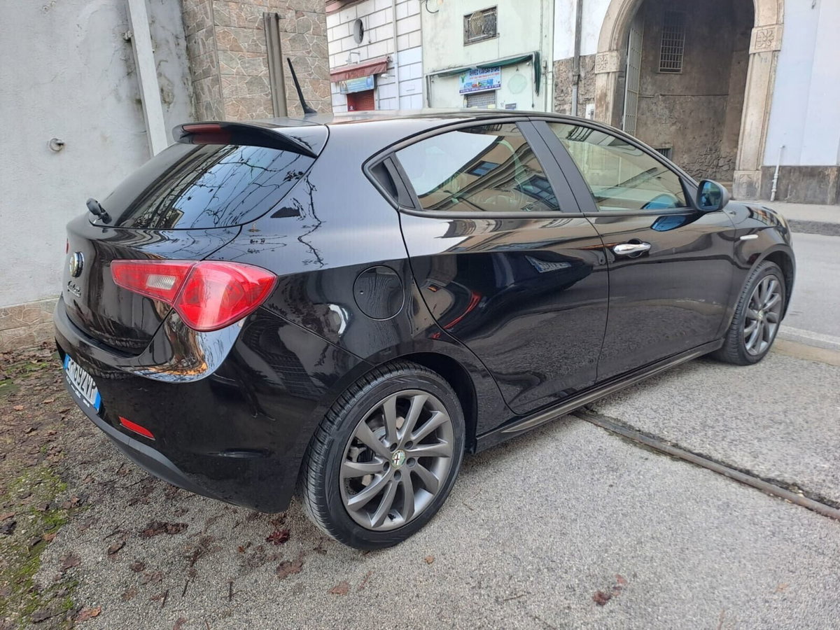 Alfa Romeo Giulietta 1.6 JTDm-2 Distinctive (12)