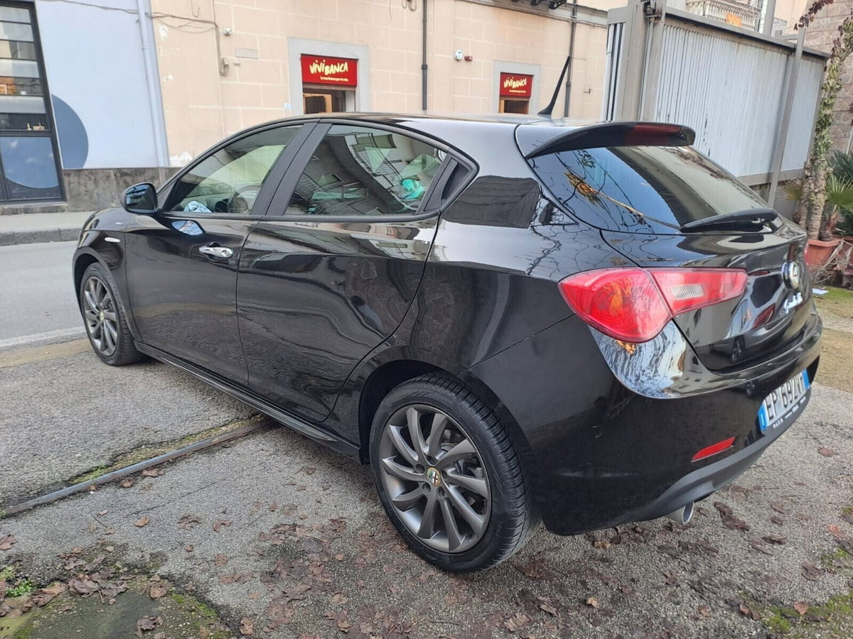 Alfa Romeo Giulietta 1.6 JTDm-2 Distinctive (13)