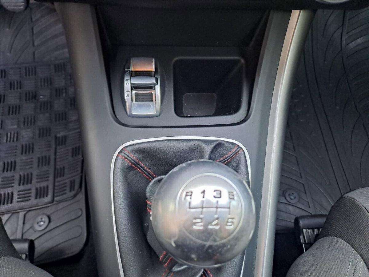 Alfa Romeo Giulietta 1.6 JTDm-2 Distinctive (4)