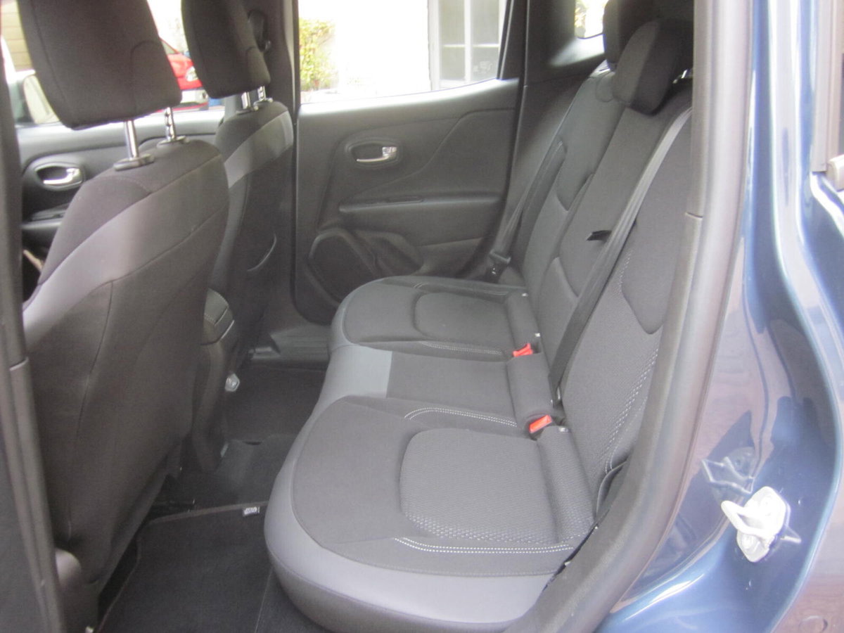 Jeep Renegade 1.3 T4 190CV PHEV 4xe AT6 Limited (13)