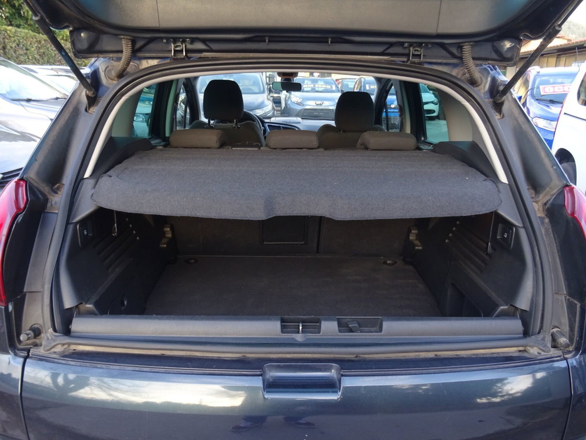 Peugeot 3008 1.6 HDi 115CV Business (10)