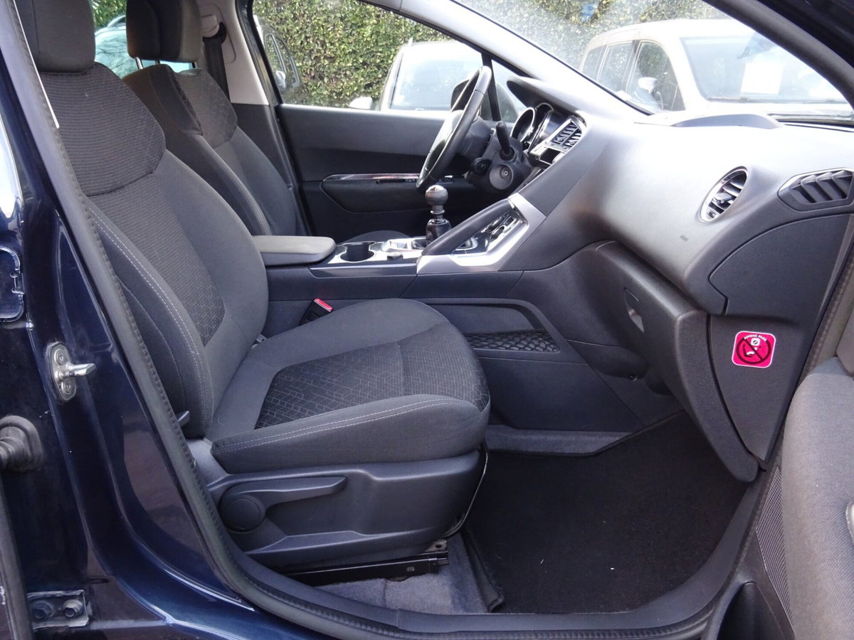 Peugeot 3008 1.6 HDi 115CV Business (12)