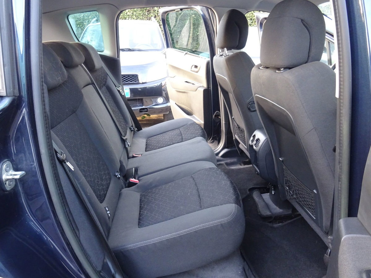 Peugeot 3008 1.6 HDi 115CV Business (13)