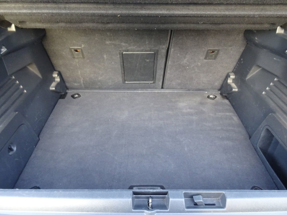 Peugeot 3008 1.6 HDi 115CV Business (14)
