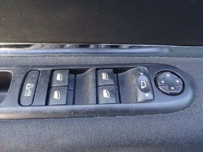Peugeot 3008 1.6 HDi 115CV Business (16)