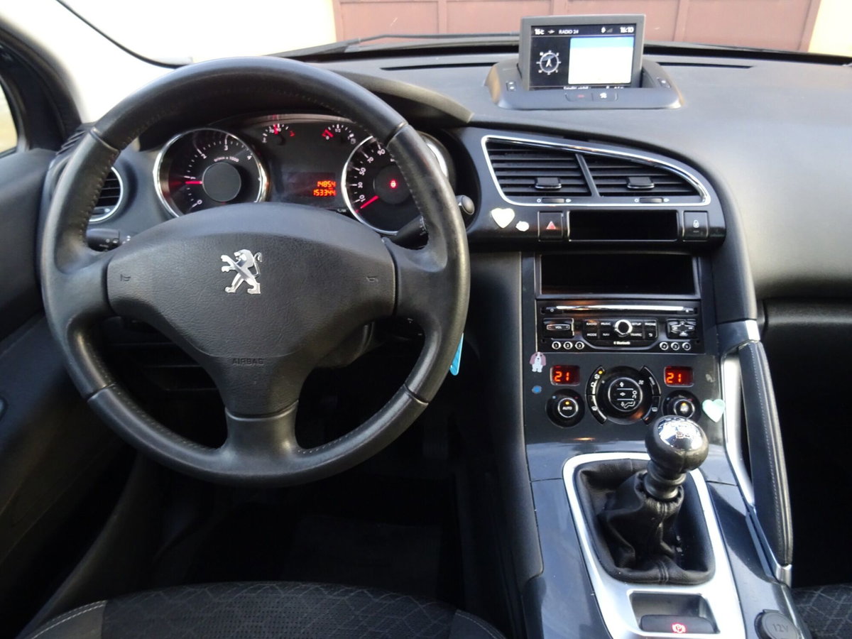 Peugeot 3008 1.6 HDi 115CV Business (17)