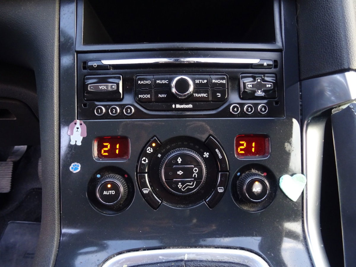 Peugeot 3008 1.6 HDi 115CV Business (19)