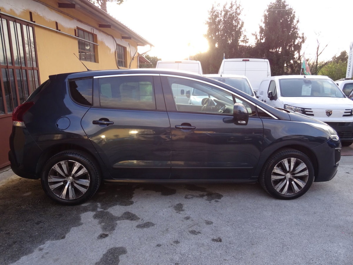Peugeot 3008 1.6 HDi 115CV Business (8)