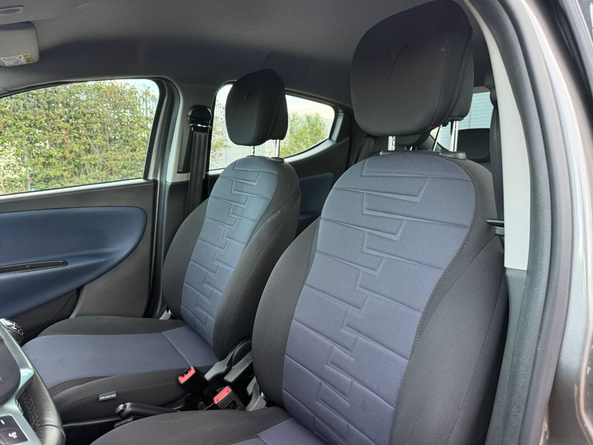 Lancia Ypsilon 1.0 FireFly 5 porte S&S Hybrid Ecochic A. Ferretti (10)