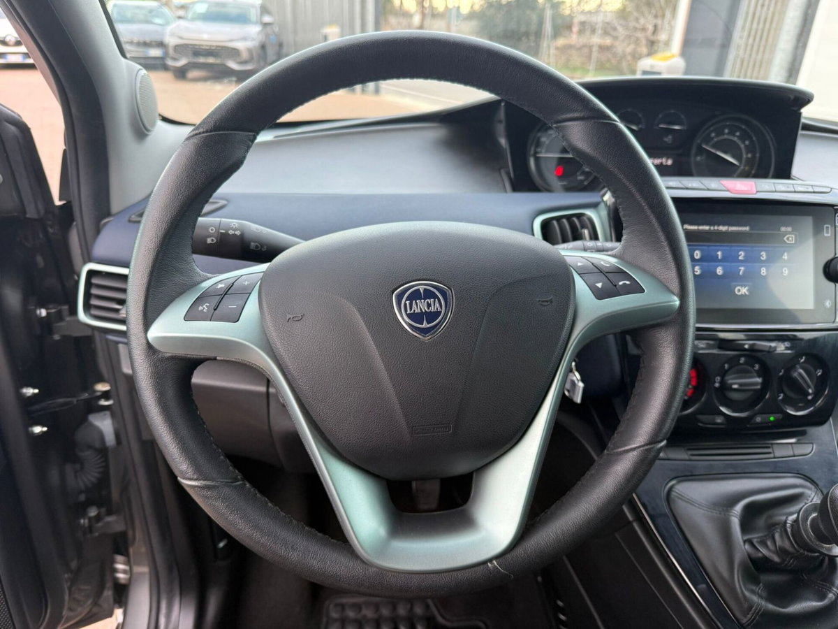 Lancia Ypsilon 1.0 FireFly 5 porte S&S Hybrid Ecochic A. Ferretti (12)