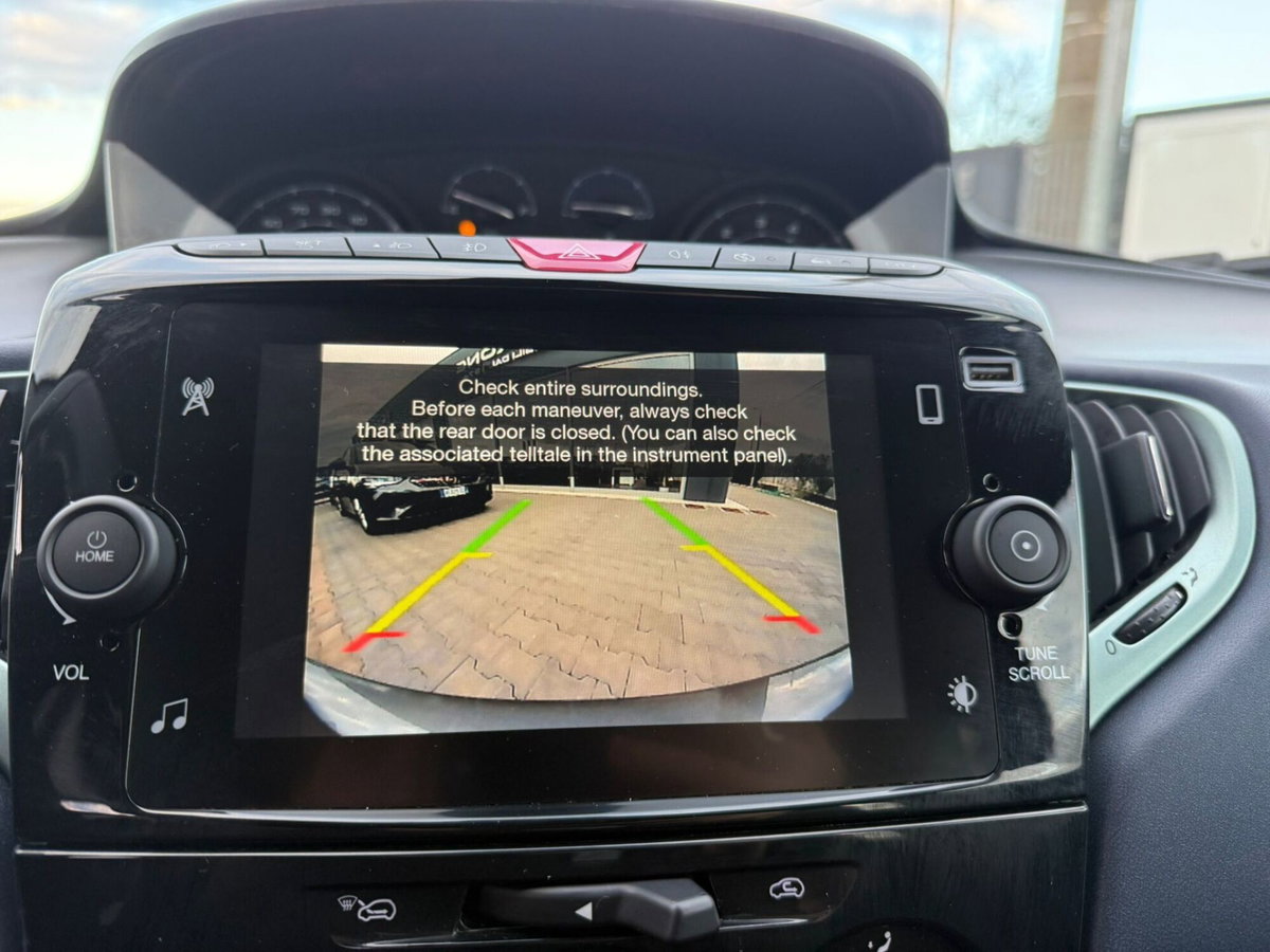 Lancia Ypsilon 1.0 FireFly 5 porte S&S Hybrid Ecochic A. Ferretti (14)