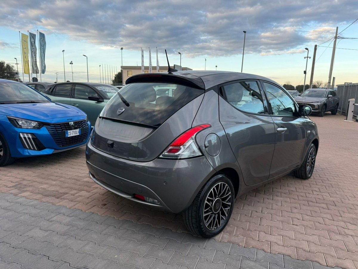 Lancia Ypsilon 1.0 FireFly 5 porte S&S Hybrid Ecochic A. Ferretti (4)