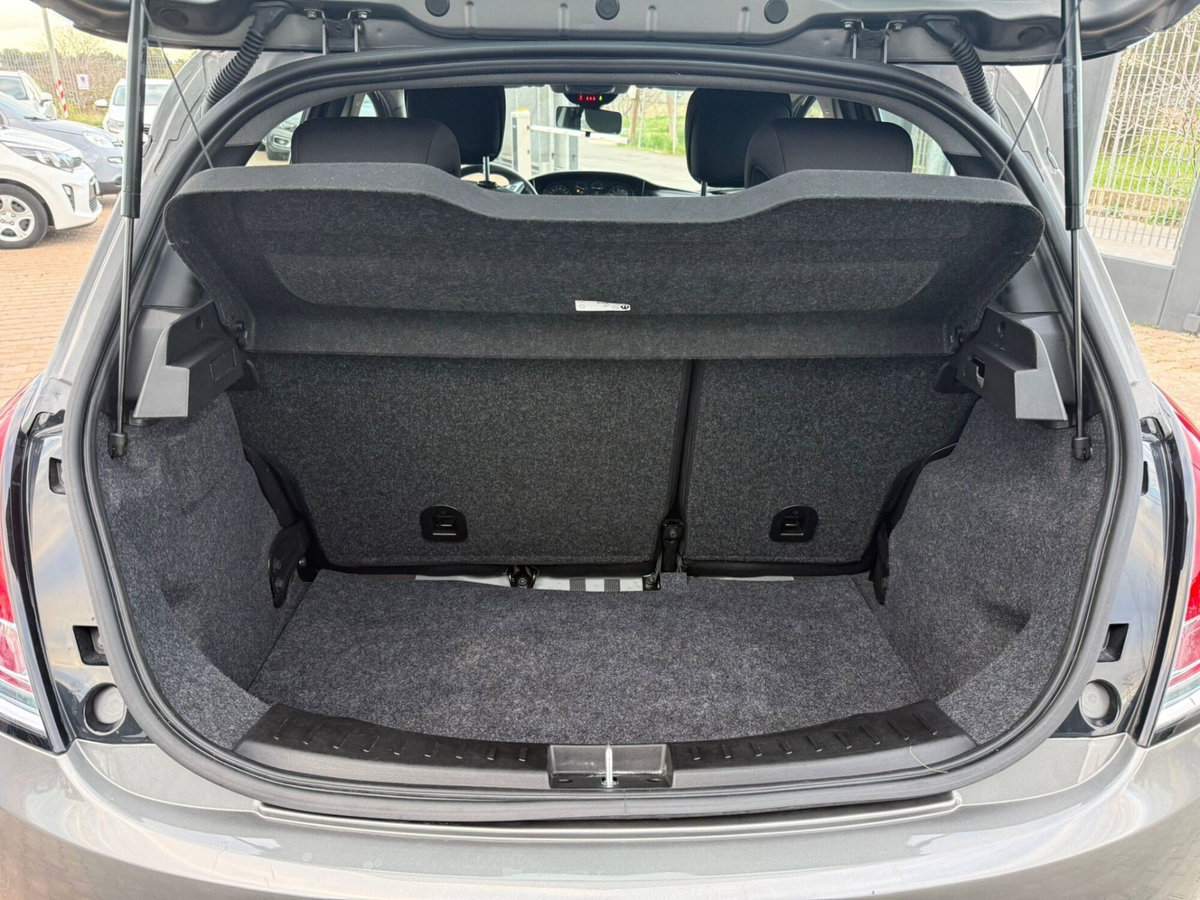 Lancia Ypsilon 1.0 FireFly 5 porte S&S Hybrid Ecochic A. Ferretti (6)