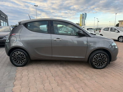 Lancia Ypsilon 1.0 FireFly 5 porte S&S Hybrid Ecochic A. Ferretti (7)