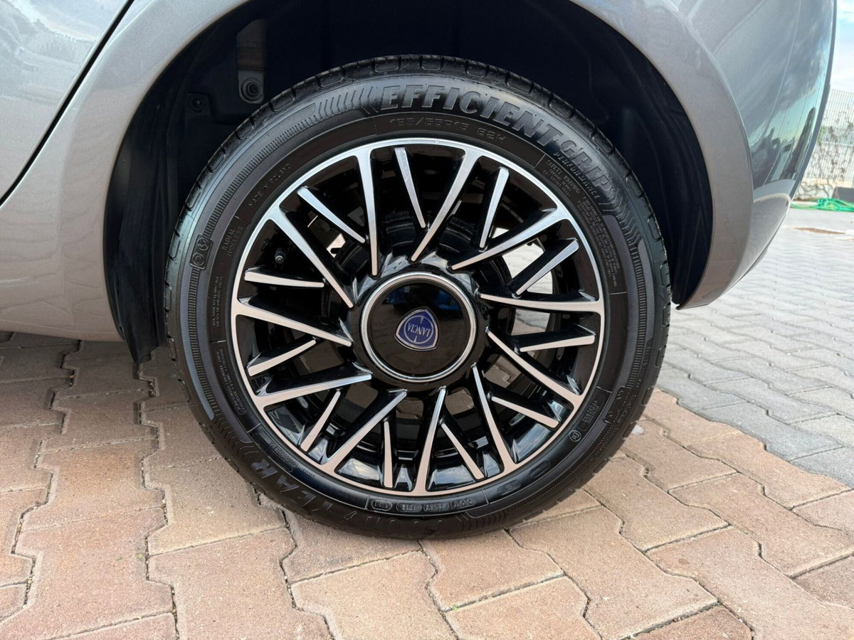 Lancia Ypsilon 1.0 FireFly 5 porte S&S Hybrid Ecochic A. Ferretti (8)