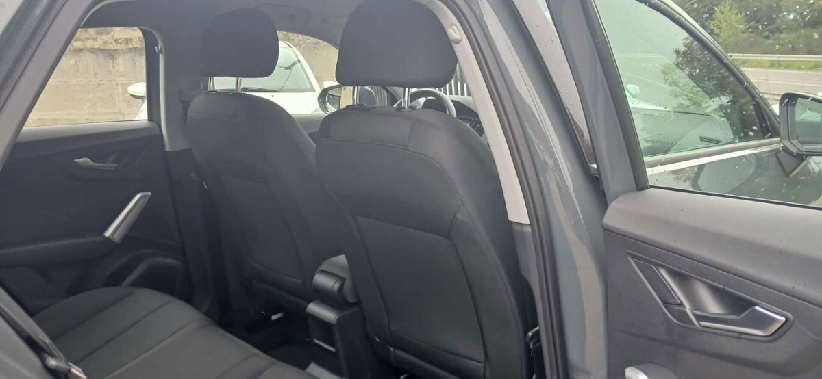 Audi Q2 Q2 35 TDI S tronic Identity Black (16)