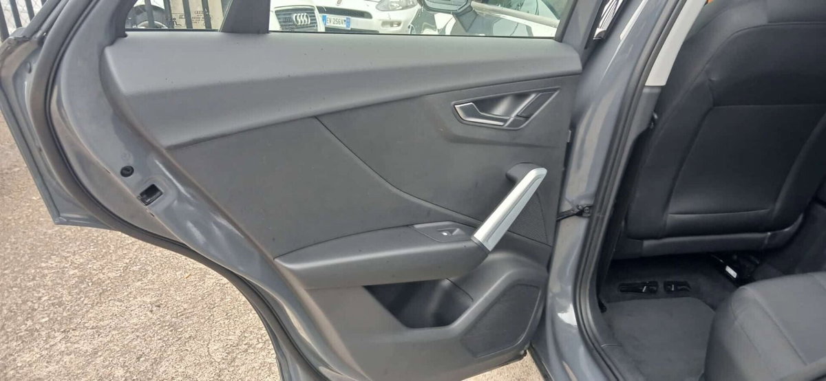 Audi Q2 Q2 35 TDI S tronic Identity Black (19)