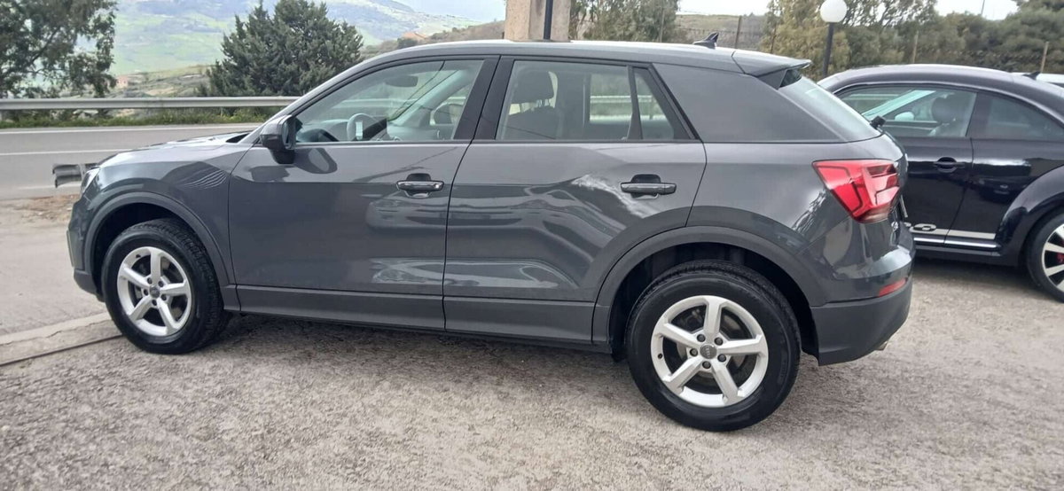 Audi Q2 Q2 35 TDI S tronic Identity Black (6)