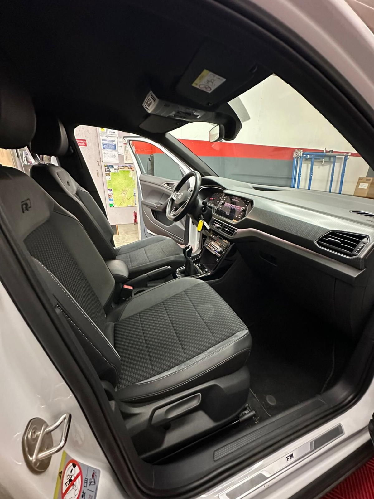 Volkswagen T-Cross 1.0 TSI 110 CV DSG Style (10)
