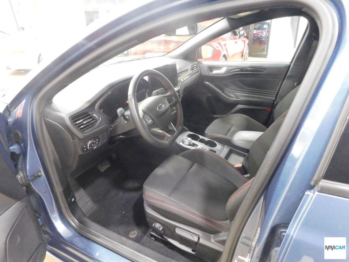 Ford Focus Station Wagon 1.5 TDCi 120 CV Start&Stop SW ST Line (9)