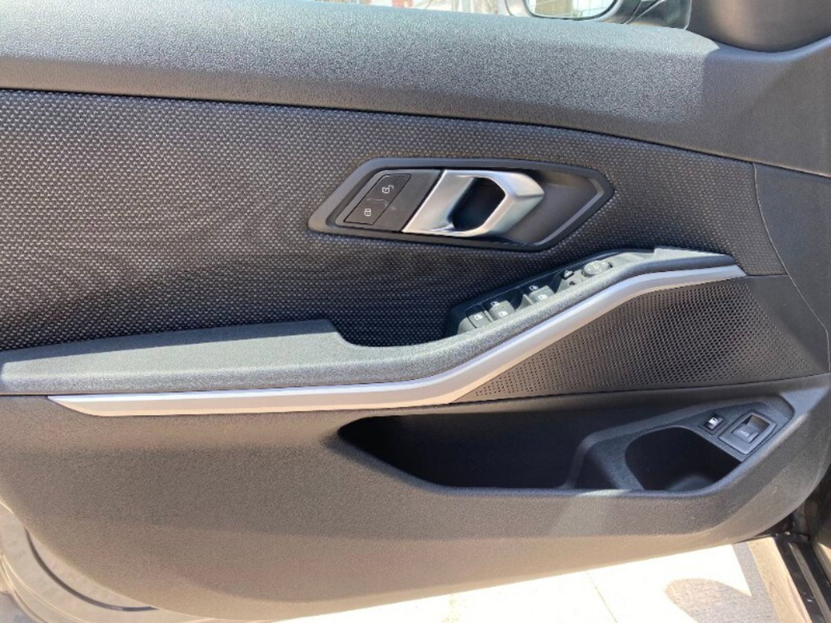 BMW Serie 3 Touring 320e  Business Advantage (18)