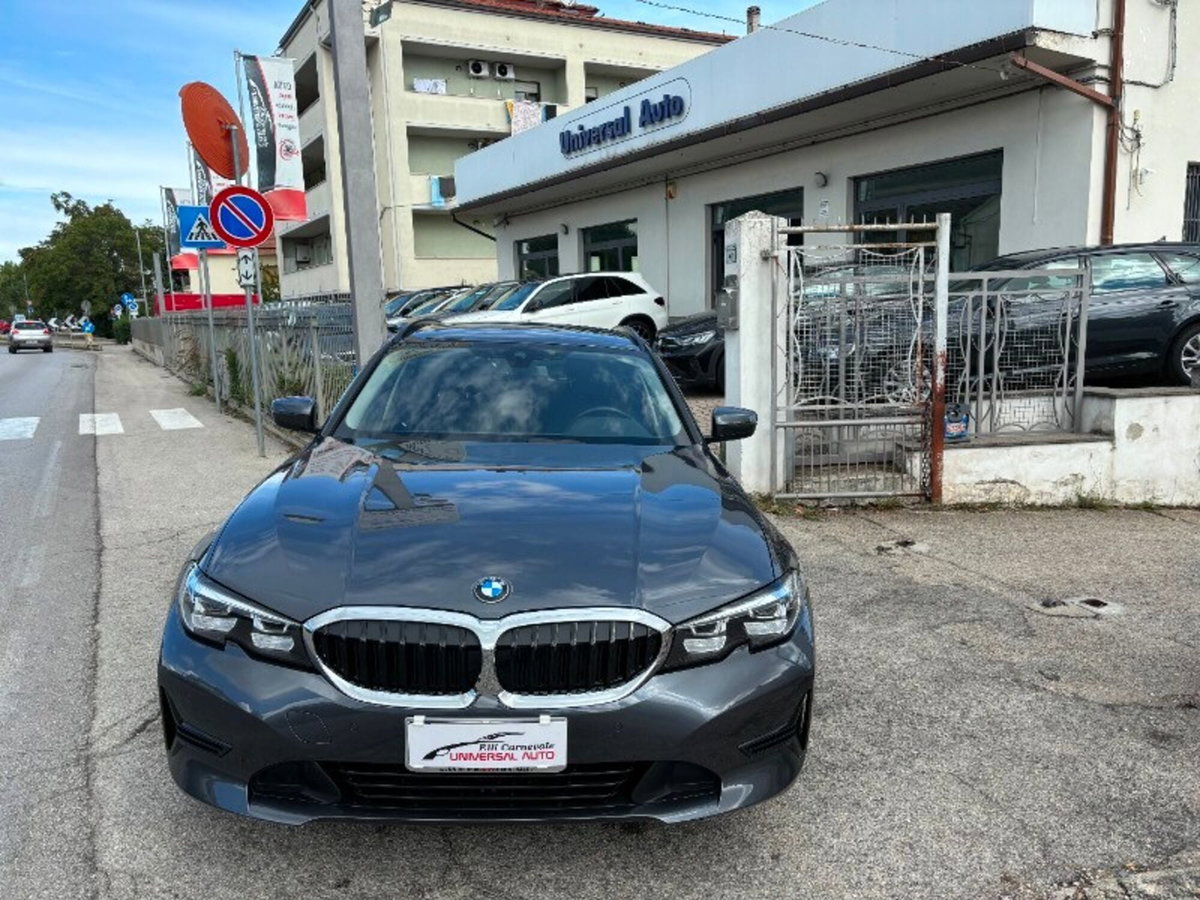 BMW Serie 3 Touring 320e  Business Advantage (2)
