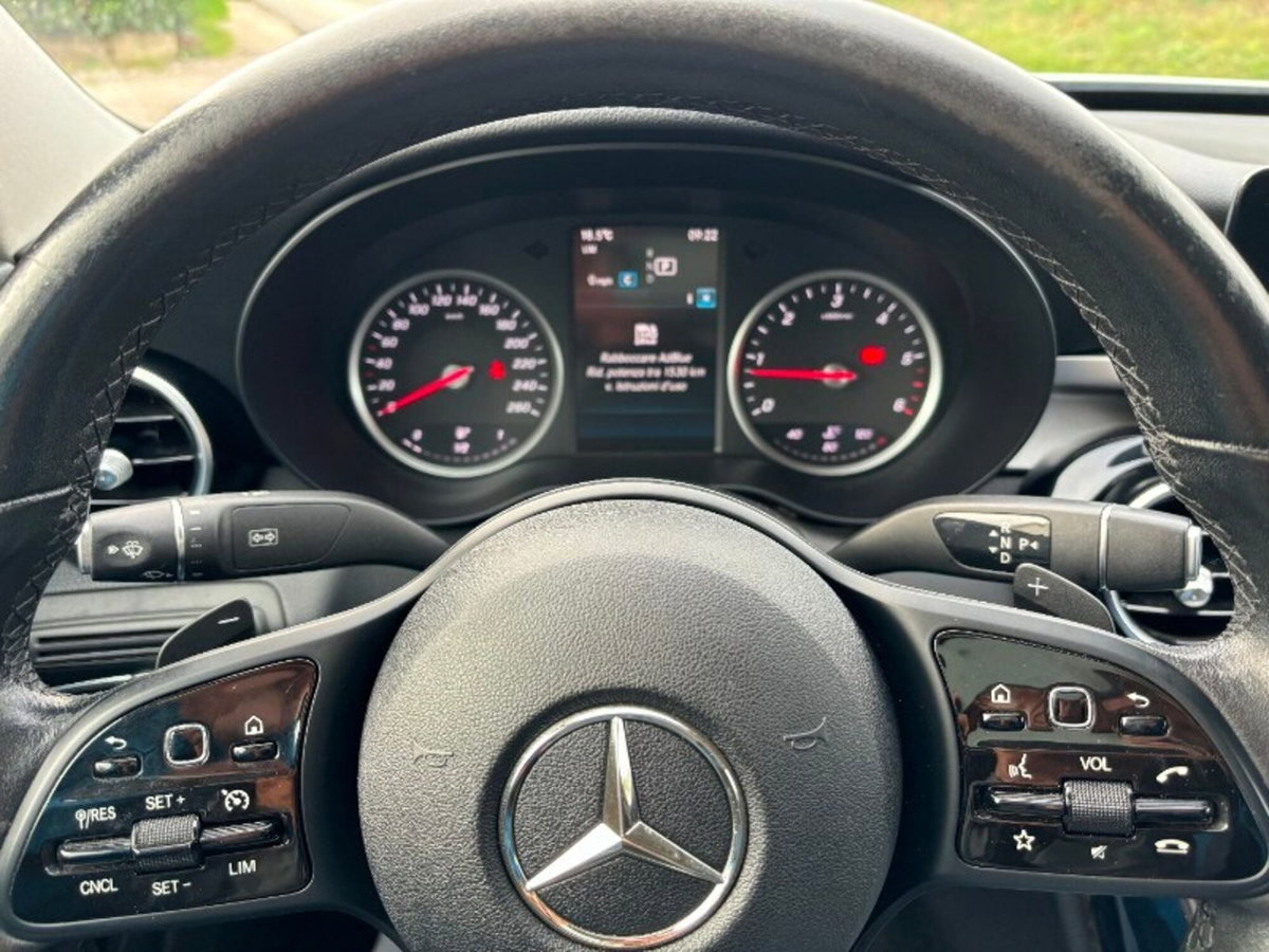 Mercedes-Benz Classe C 180 d Auto Business (14)
