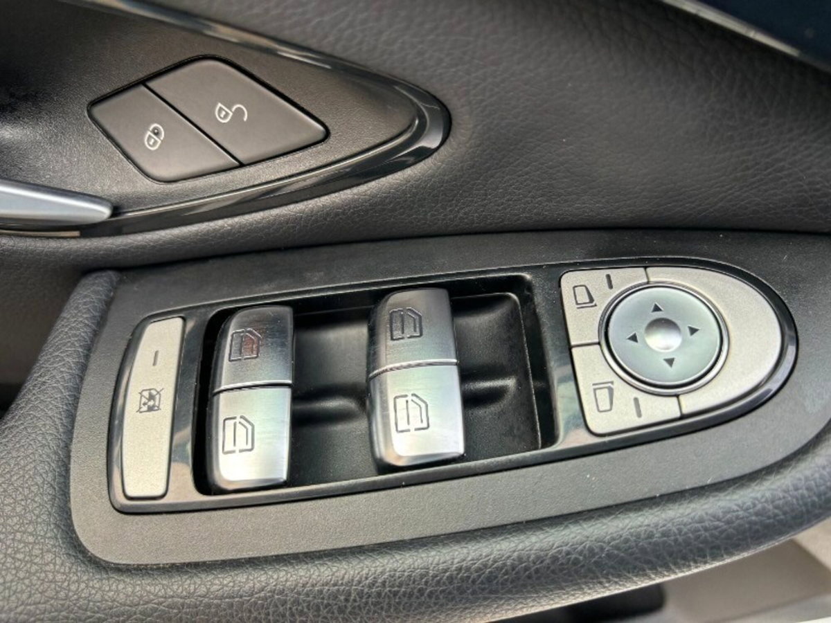 Mercedes-Benz Classe C 180 d Auto Business (19)
