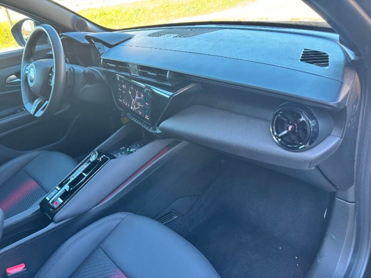 Alfa Romeo Junior 1.2 ibrida Speciale 145cv edct6 (11)